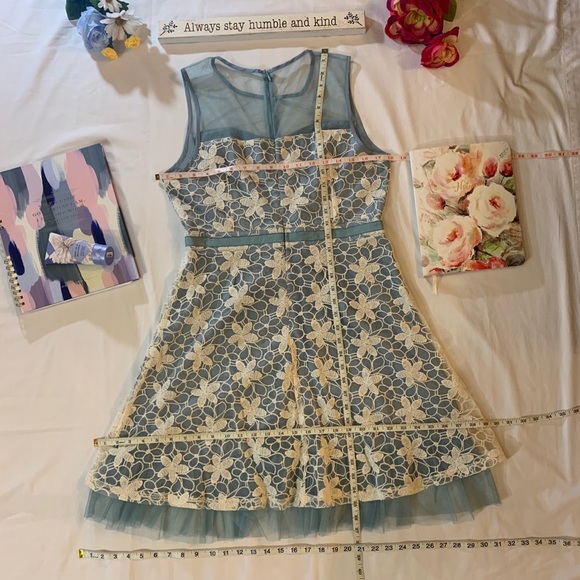 Dress - Picture 6 of 7